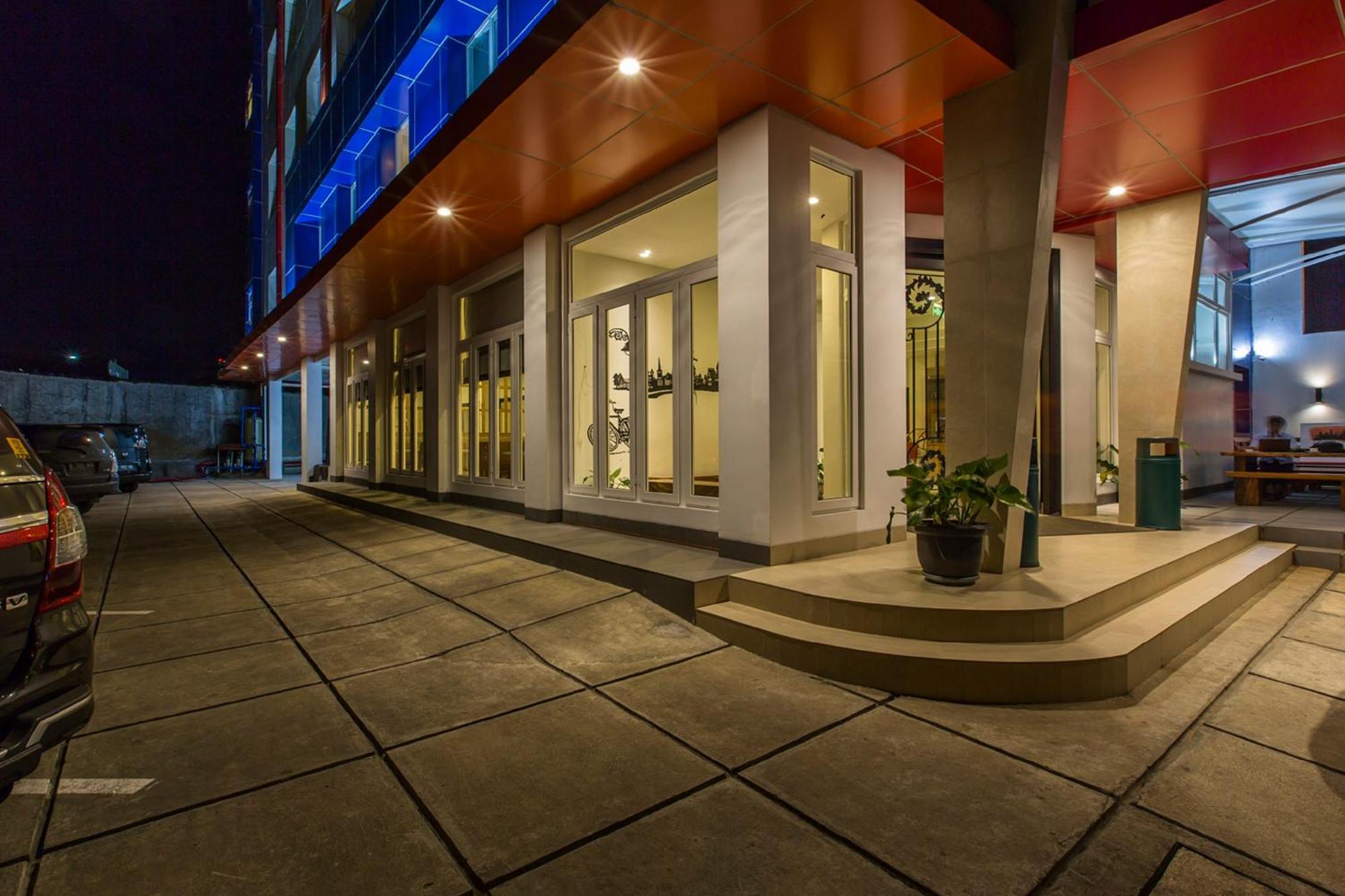 Sparks Odeon Sukabumi, Artotel Curated Exteriér fotografie